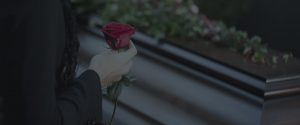 Rosa su bara - Gesa Impresa Funeraria Internazionale